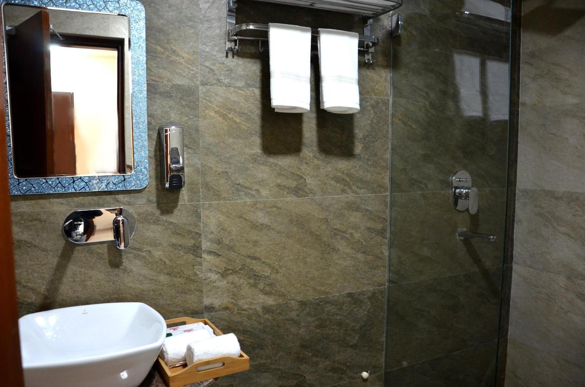 Fabhotel Roselle Inn Лакхнау Екстер'єр фото